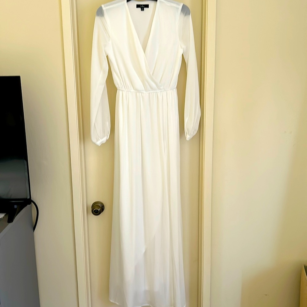LULUS white maxi long sleeve dress with slit size XS